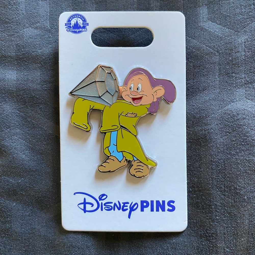 New Disney parks Dopey diamond pin